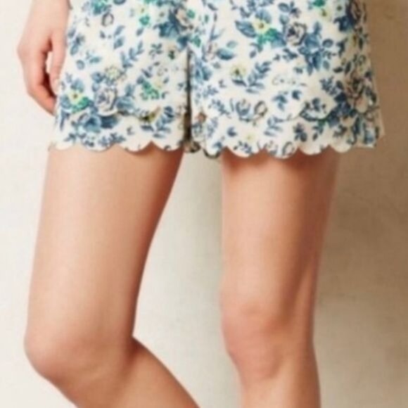 eloise Pants - Anthropologie E by Eloise White & Blue Floral Scalloped Hem Shorts Small boho